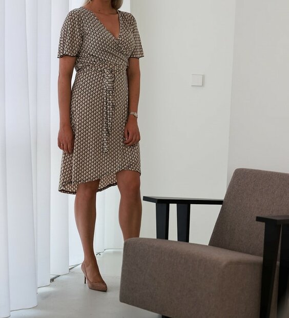 Iz Naiz Omslag Jurkje Dames Beige