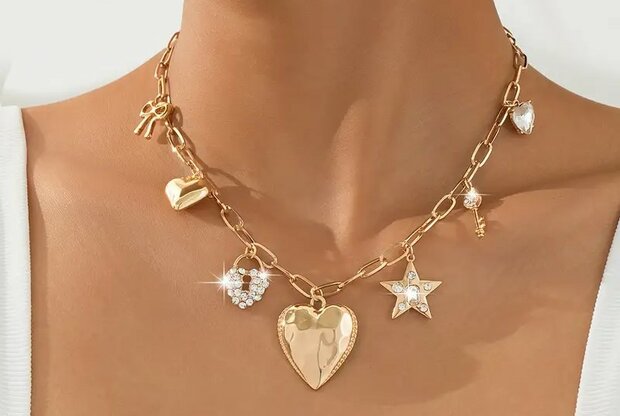 Goudkleurige ketting met Bedels