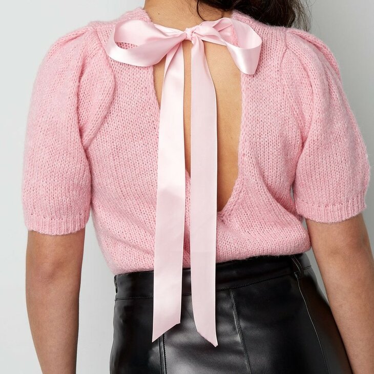 Truitje met Strik Achter ROOD